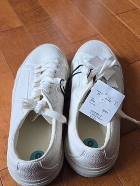 Zara Off White Textured Low-Top Sneakers